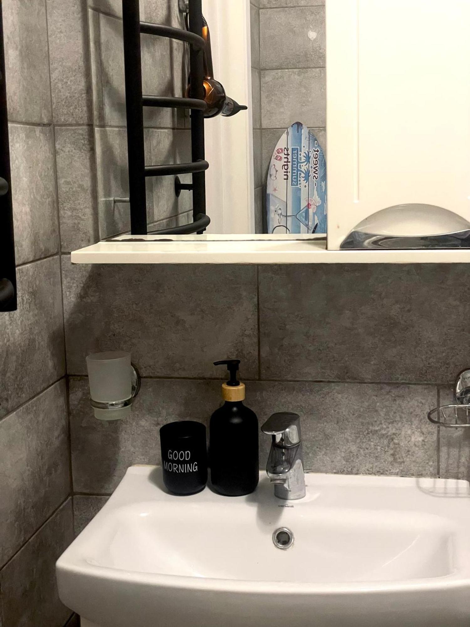 Apartment Киев Екстериор снимка